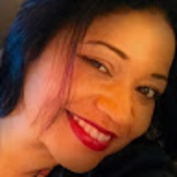 Meet your Posher, Caroline - Picture 1 of 1